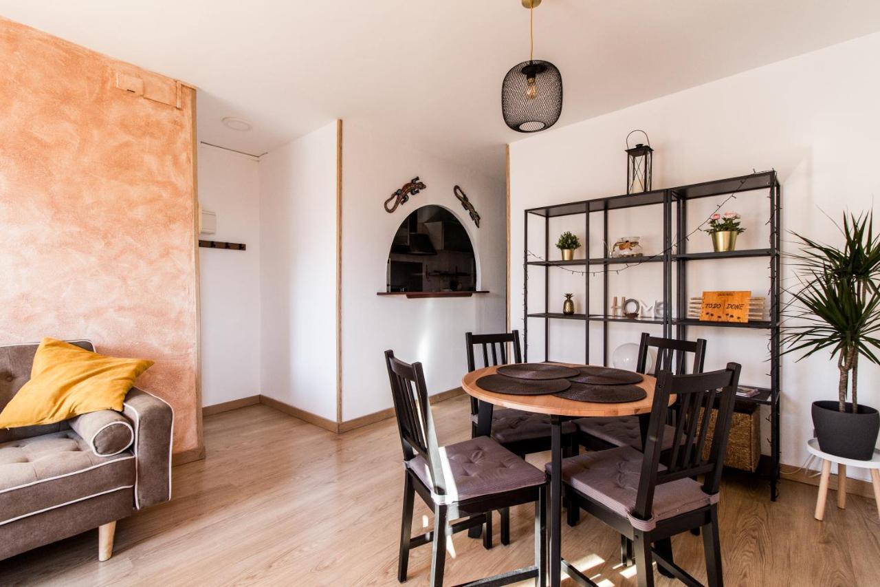 Appartamento Renovated, Chic And Stylish In The Center Of Valenza Esterno foto